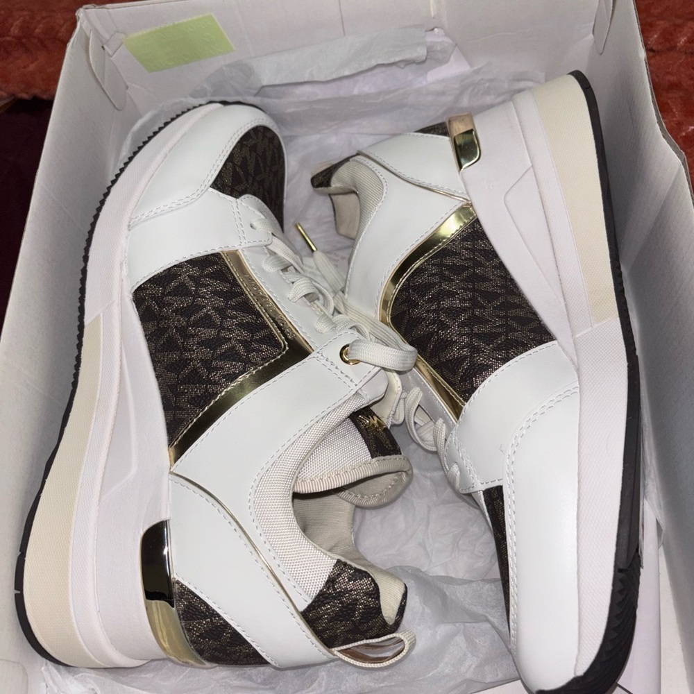 Michael Kors White and Brown High-Top Sneakers - Perfect for any season! 🤍
